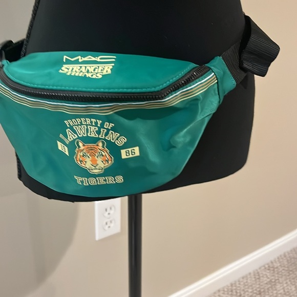 Stranger things MAC fanny pack or bag - Picture 5 of 7